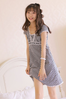 年轻的小婊孑2免费观看